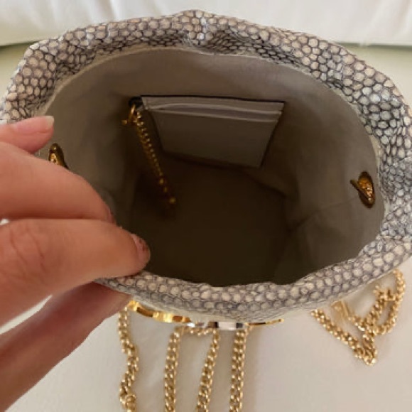 GUCCI BUCKET BAG (AUTHENTIC) - Picture 5 of 16